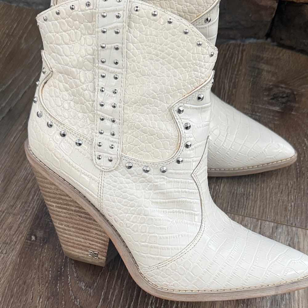 Sam Edelman, White Croc-Embossed Western Ankle Boots with Stud Details, 9.5 - Picture 2 of 11